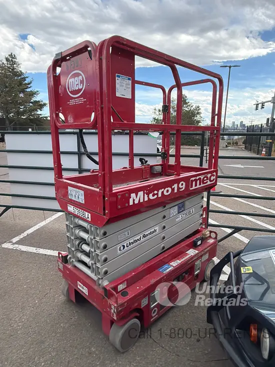 2018 MEC MICRO 19 Scissor Lift