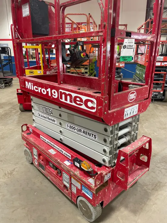 2018 MEC MICRO 19 Scissor Lift