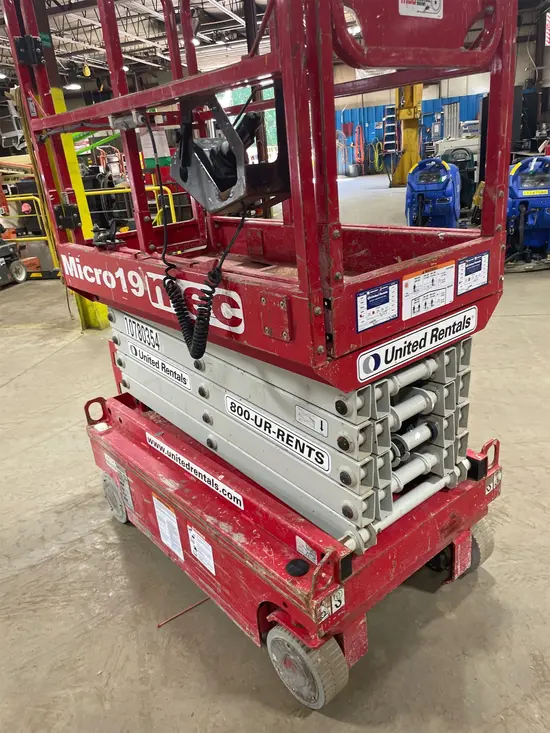 2018 MEC MICRO 19 Scissor Lift