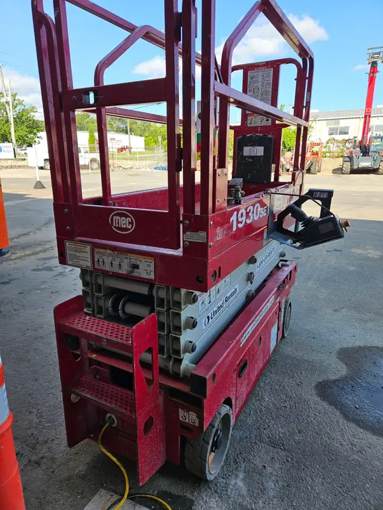 2018 MEC 1930SE Scissor Lift