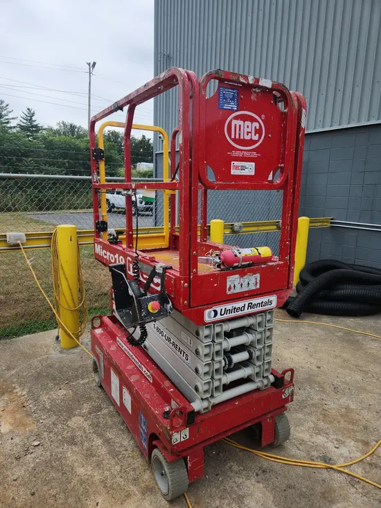 2018 MEC MICRO 19 Scissor Lift