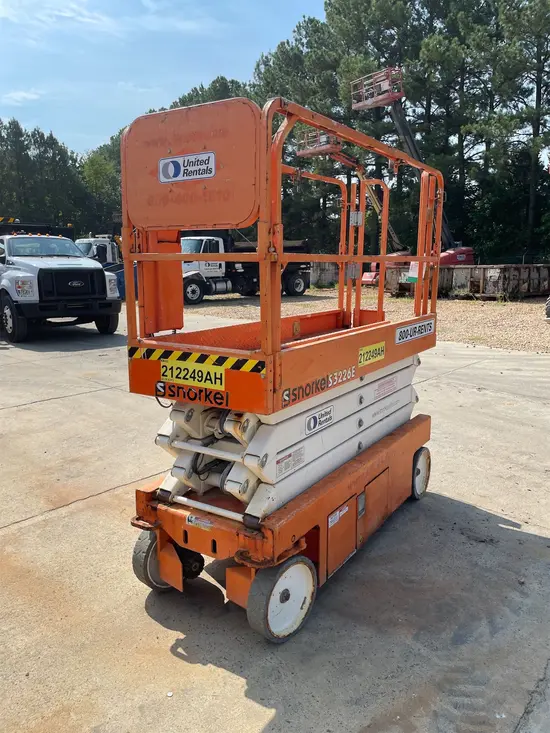 2018 Snorkel S3226E Scissor Lift
