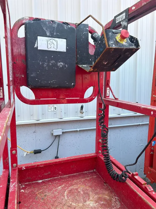 2018 MEC MICRO 19 Scissor Lift
