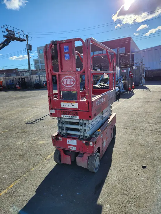 2018 MEC 1930SE Scissor Lift