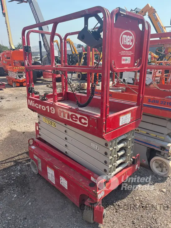 2018 MEC MICRO 19 Scissor Lift