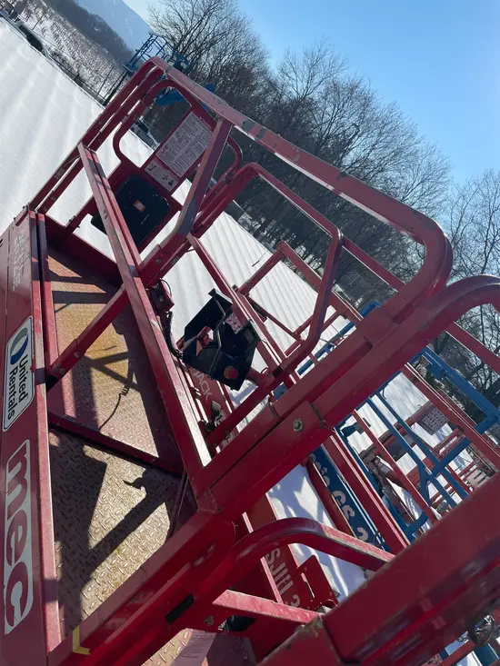 2018 MEC 2632SE Scissor Lift