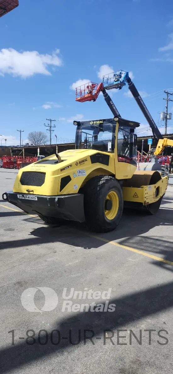 2021 BOMAG BW211D-5 Single Drum Roller