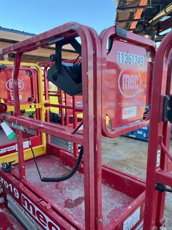 2022 MEC MICRO 19 Scissor Lift