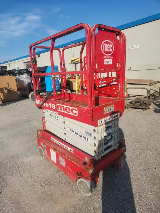 2018 MEC MICRO 19 Scissor Lift