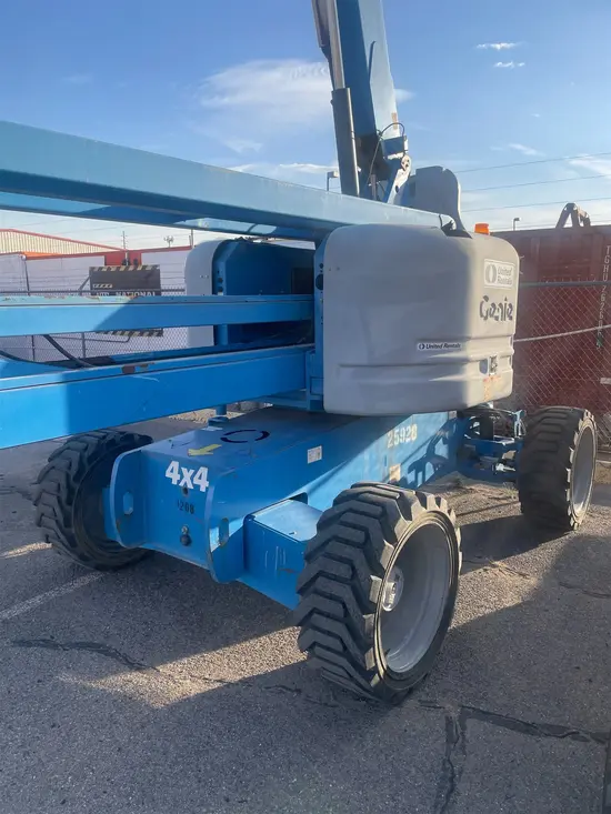 2013 Genie Z-60/34 Articulating Boom Lift