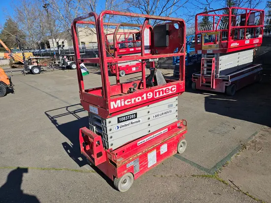 2018 MEC MICRO 19 Scissor Lift
