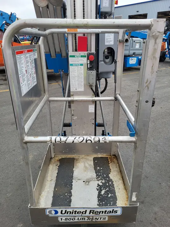 2018 Genie AWP-30SDC Pusharound Lift
