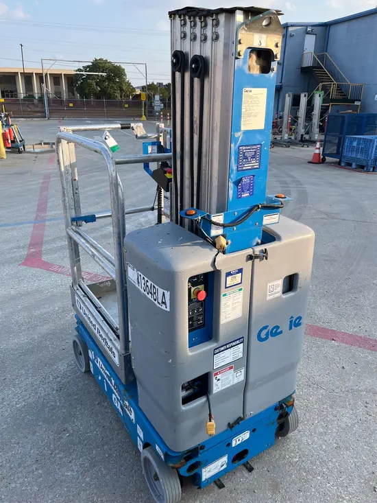 2017 Genie GR-20 Self-Propelled One-Person Lift