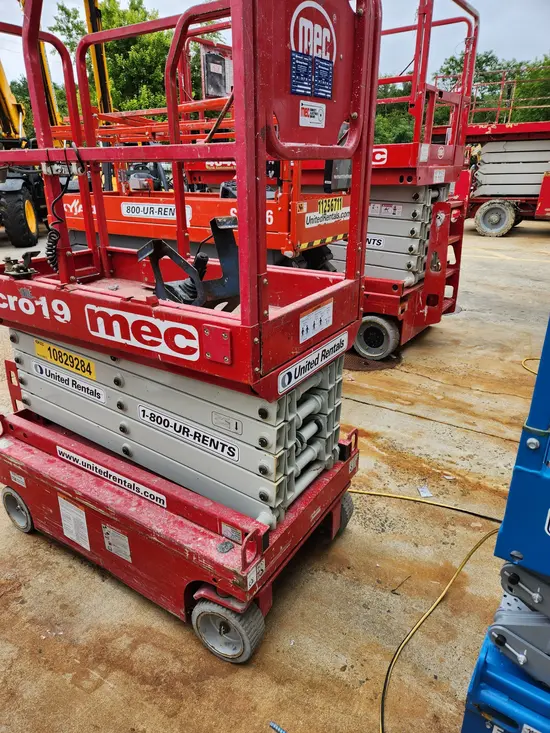 2018 MEC MICRO 19 Scissor Lift