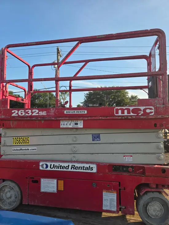2017 MEC 2632SE Scissor Lift