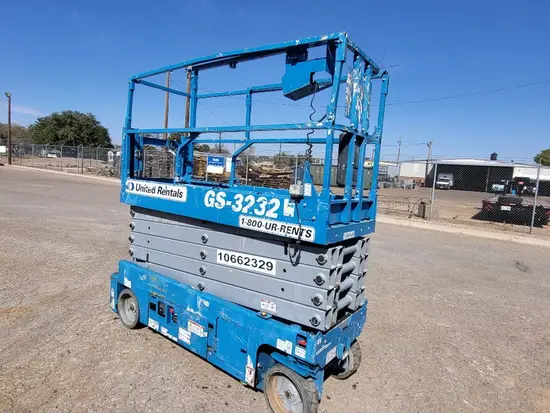 2017 Genie GS-3232 Scissor Lift