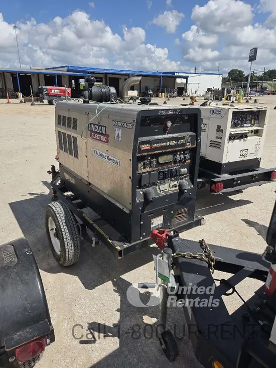 2019 Lincoln Electric VANTAGE 435 Welder