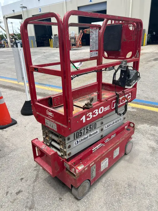 2017 MEC 1330SE Scissor Lift