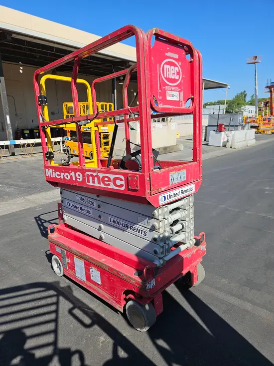 2018 MEC MICRO 19 Scissor Lift