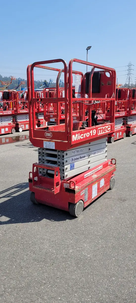 2018 MEC MICRO 19 Scissor Lift
