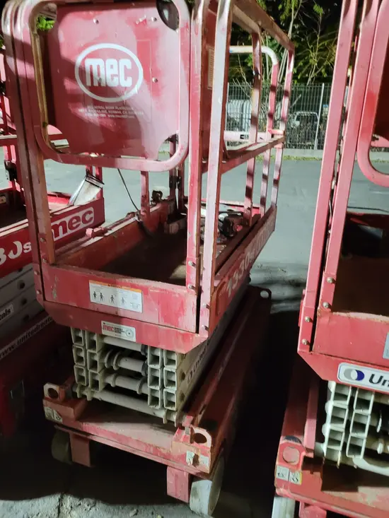 2017 MEC 1330SE Scissor Lift