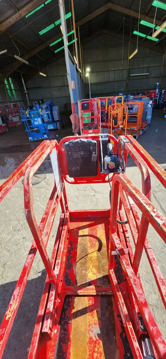 2017 MEC 1330SE Scissor Lift