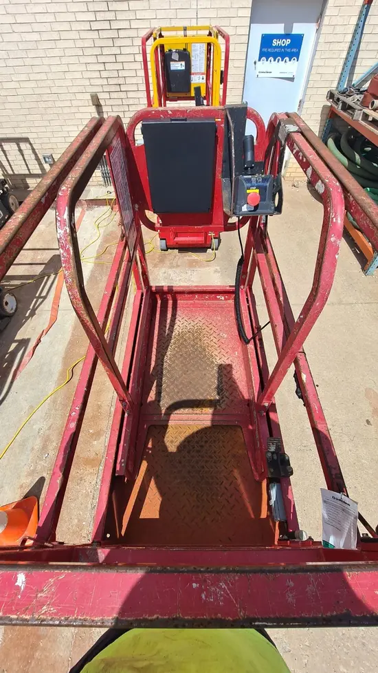 2018 MEC 1330SE Scissor Lift