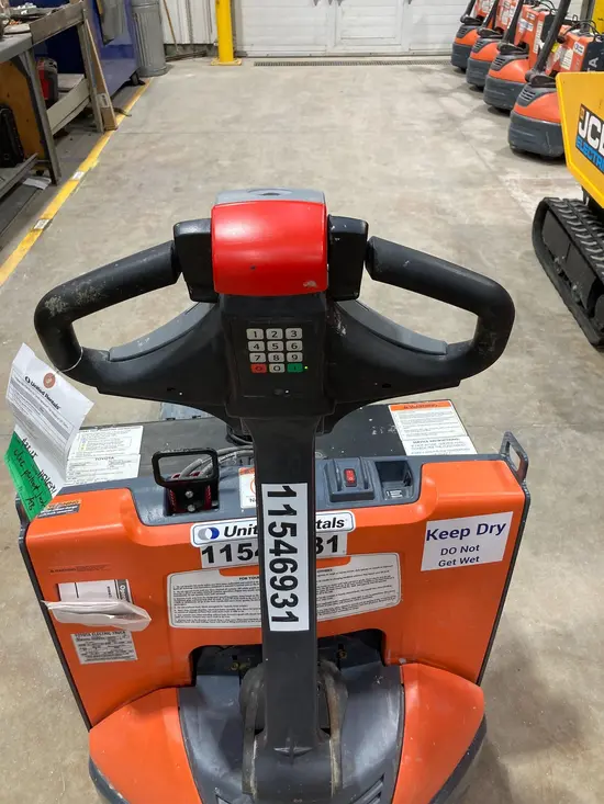 2022 Toyota 8HBW23 Jack