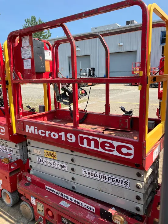 2018 MEC MICRO 19 Scissor Lift
