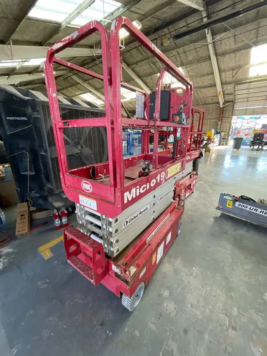 2018 MEC MICRO 19 Scissor Lift