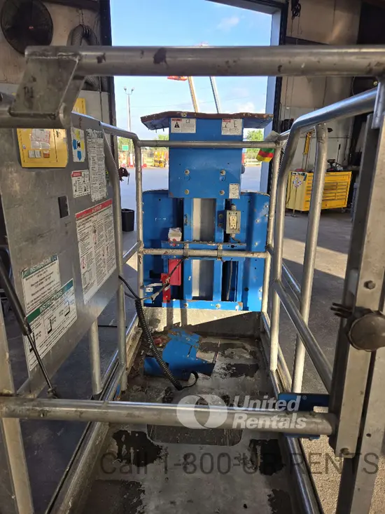 2017 Genie GR-12 Self-Propelled One-Person Lift