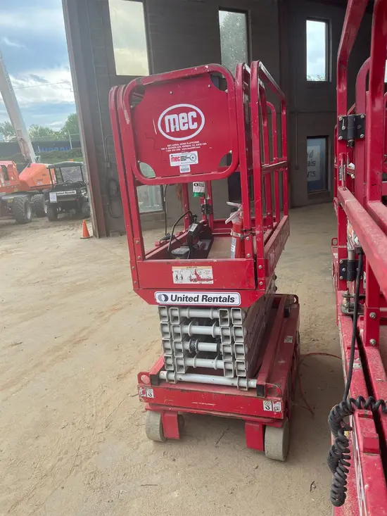 2018 MEC MICRO 19 Scissor Lift