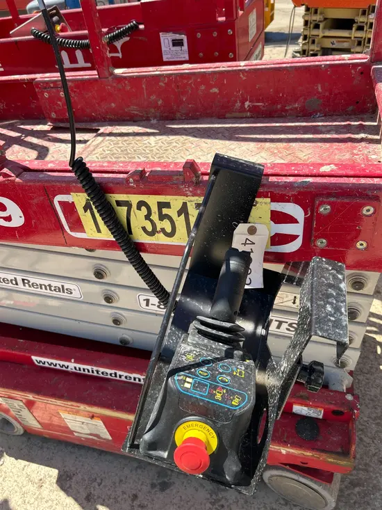 2018 MEC MICRO 19 Scissor Lift