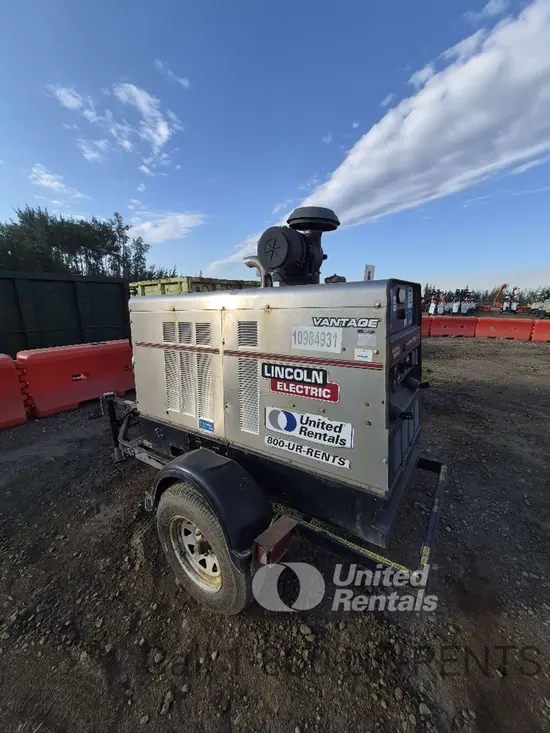 2019 Lincoln Electric VANTAGE 549 Welder