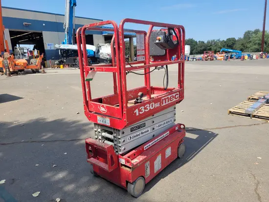 2017 MEC 1330SE Scissor Lift