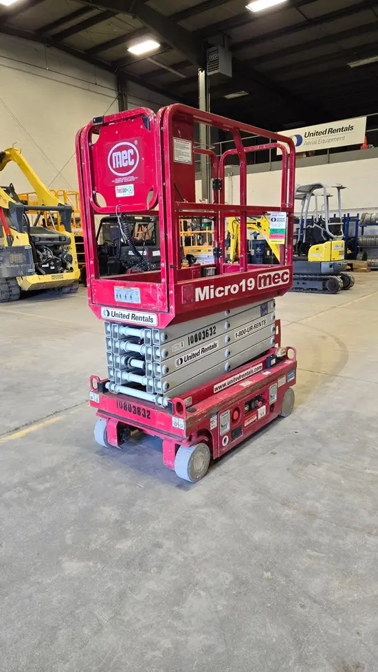 2018 MEC MICRO 19 Scissor Lift