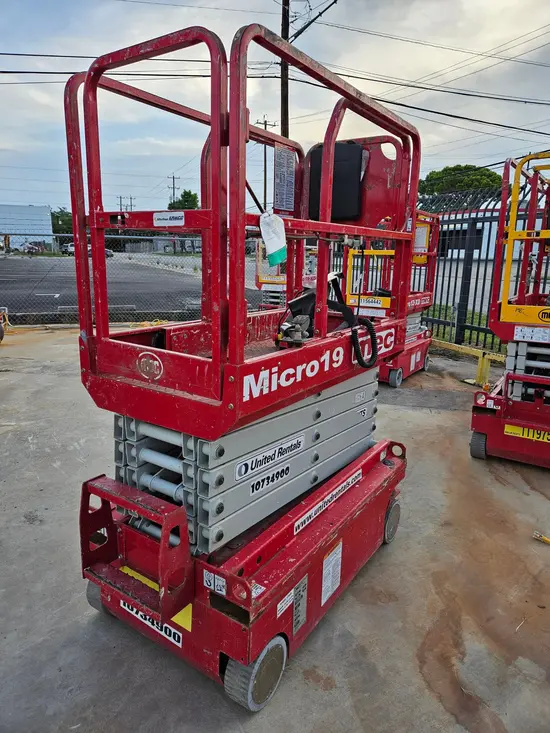 2018 MEC MICRO 19 Scissor Lift