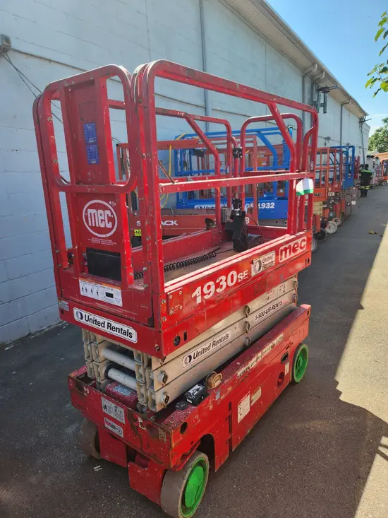 2018 MEC 1930SE Scissor Lift