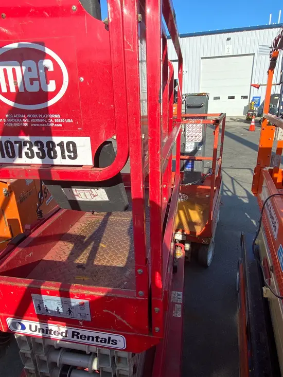 2018 MEC MICRO 19 Scissor Lift
