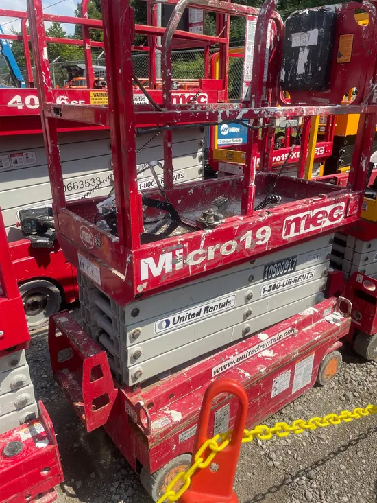 2018 MEC MICRO 19 Scissor Lift
