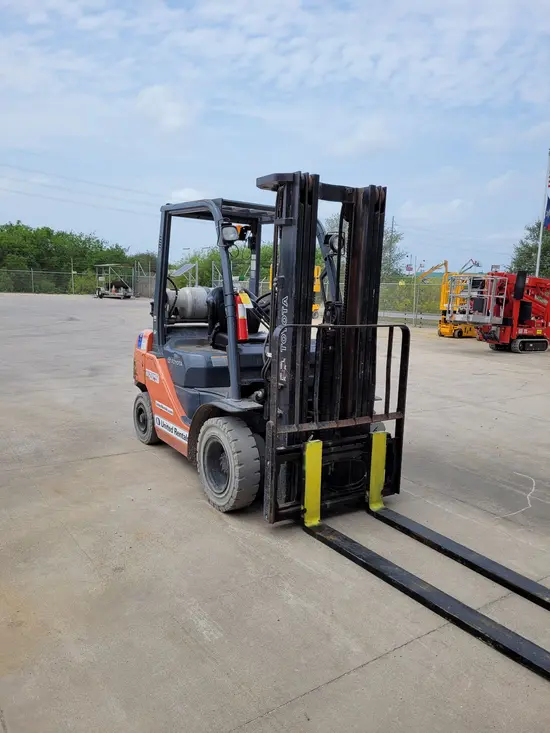 2017 Toyota 8FGU25 Forklift