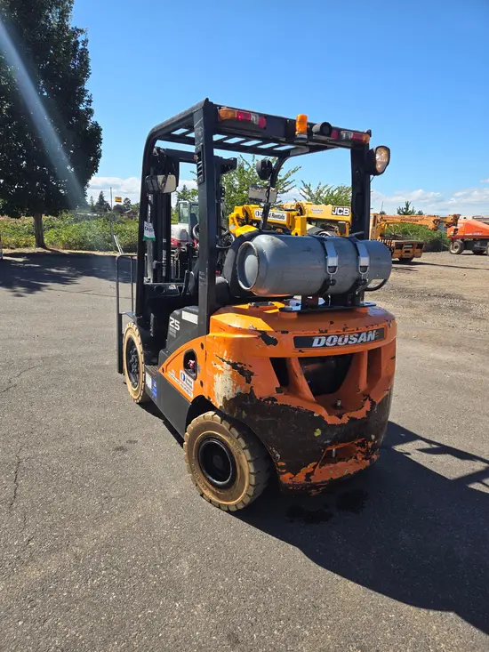 2020 Doosan G25N-7DF Warehouse Forklift