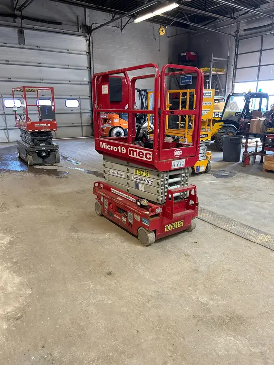 2018 MEC MICRO 19 Scissor Lift