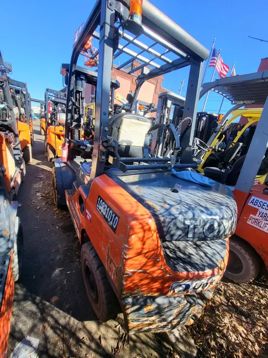 2018 Toyota 8FGU30 Warehouse Forklift