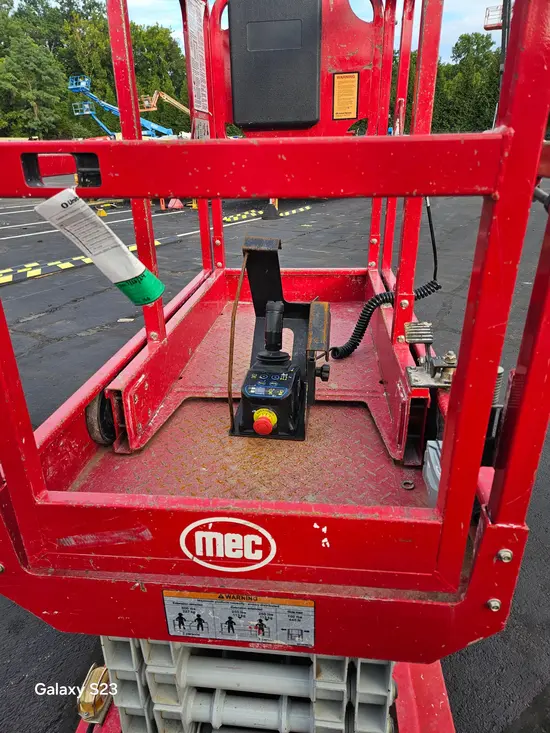 2018 MEC MICRO 19 Scissor Lift