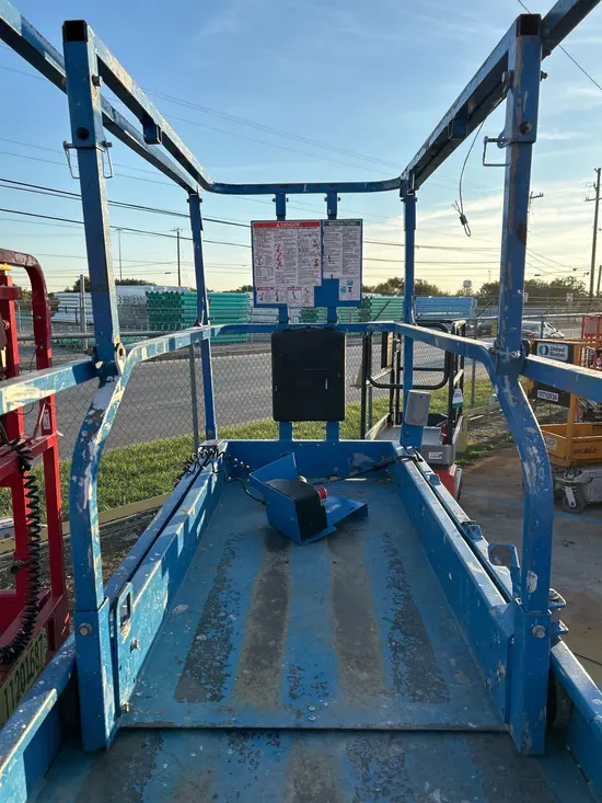 2017 Genie GS-3232 Scissor Lift