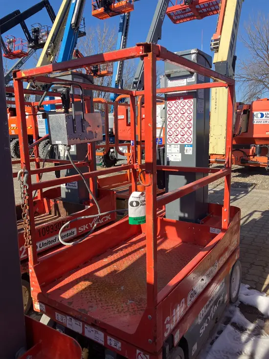 2017 Skyjack SJ12 Self-Propelled One-Person Lift