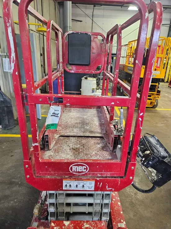 2018 MEC MICRO 19 Scissor Lift