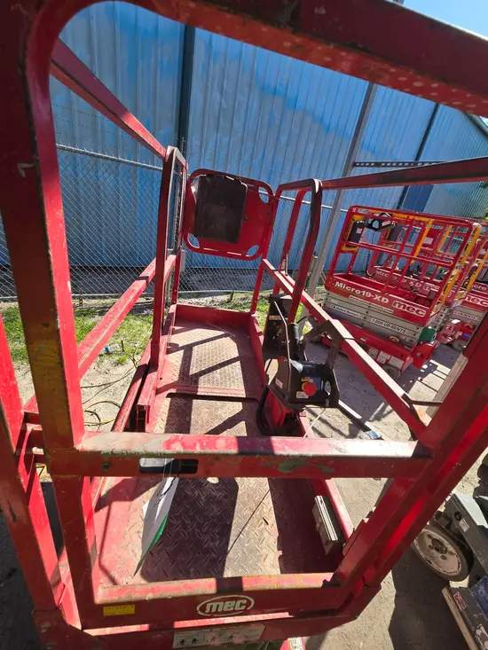 2018 MEC 1330SE Scissor Lift
