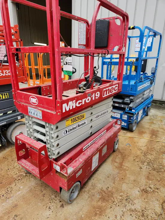 2018 MEC MICRO 19 Scissor Lift